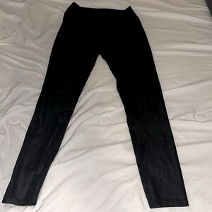 1st Phorm black shimmer leggings. Low cut. Size small.